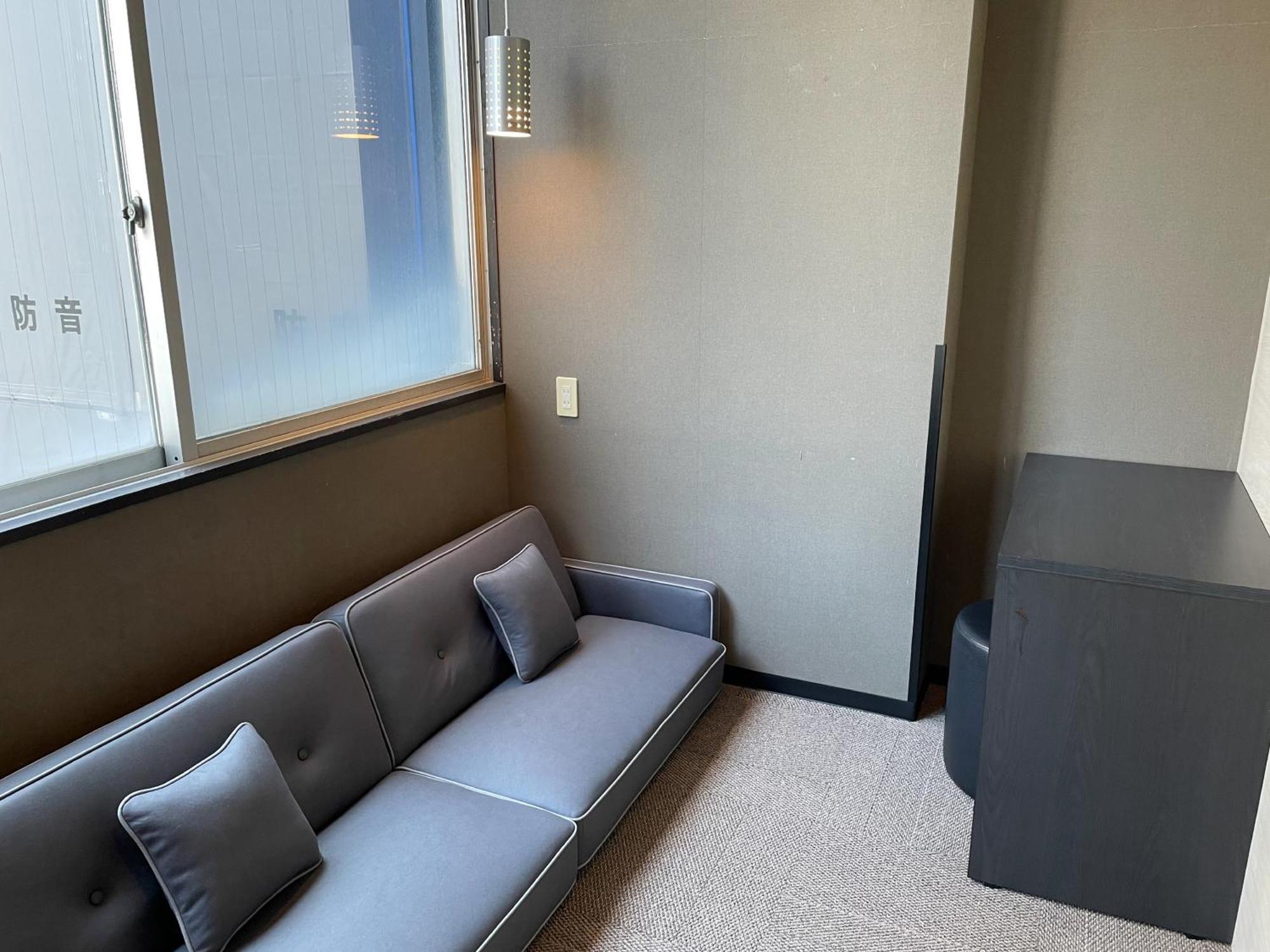 โรงแรมแคปซูล The Centurion Sauna Rest & Male Only 2*