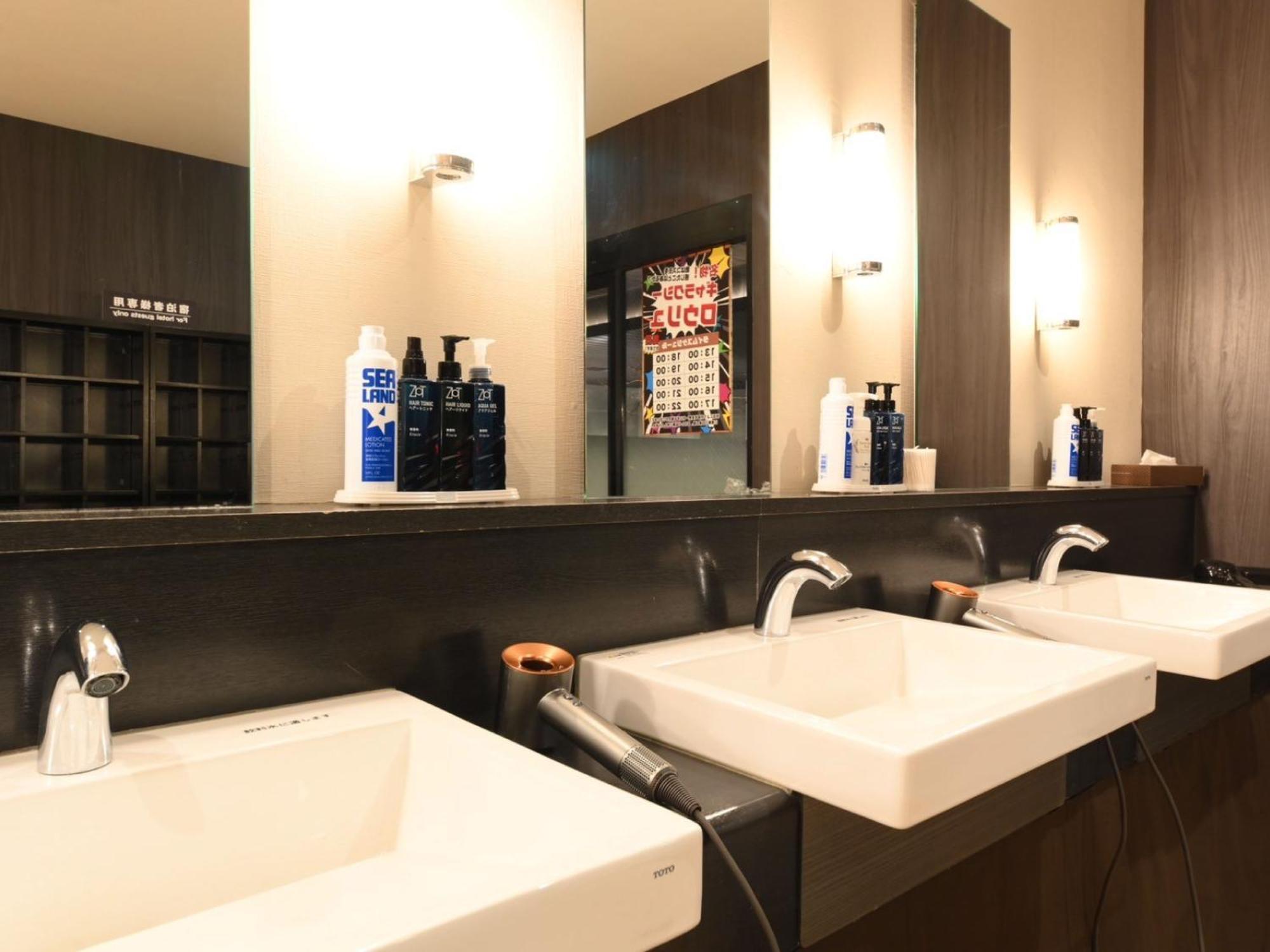 โรงแรมแคปซูล The Centurion Sauna Rest & Male Only