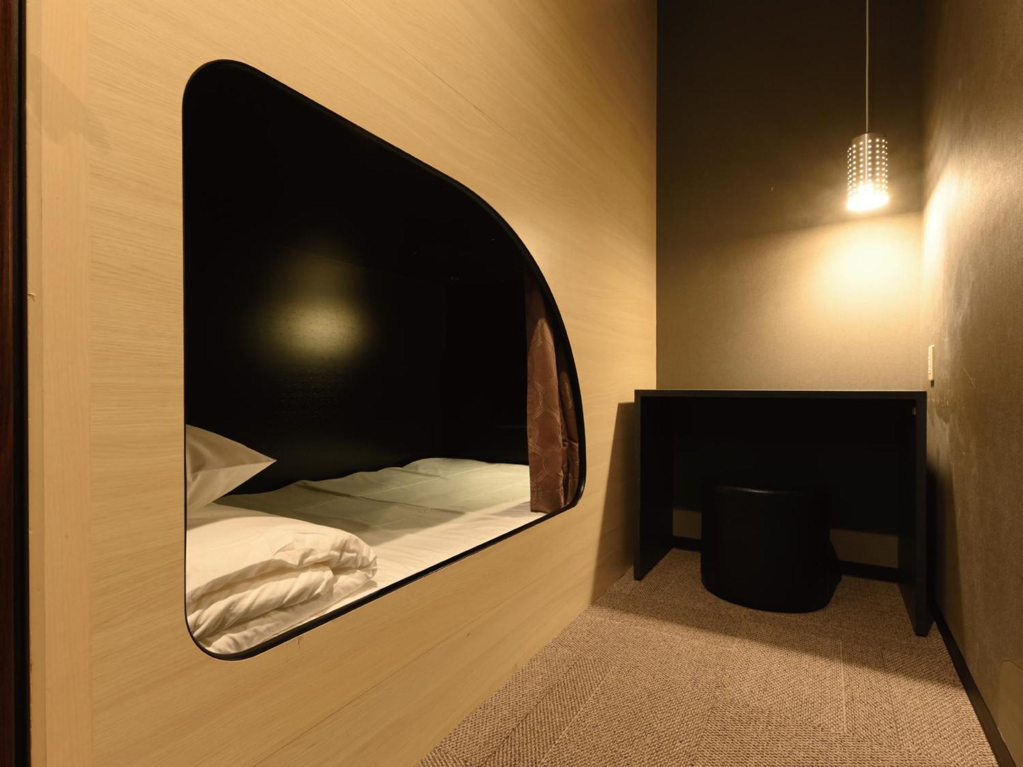 膠囊旅館 The Centurion Sauna Rest & Male Only
