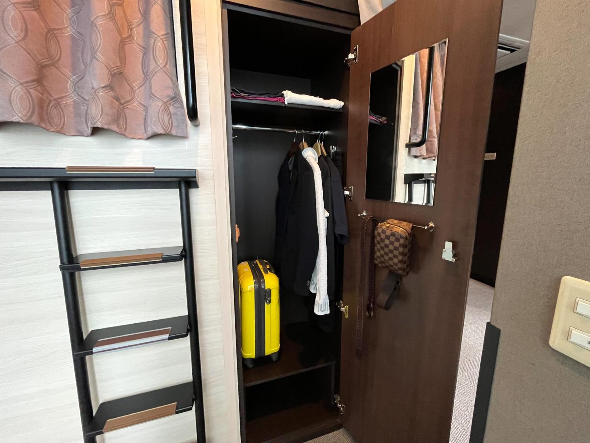 The Centurion Sauna Rest & Male Only 膠囊旅館 *
