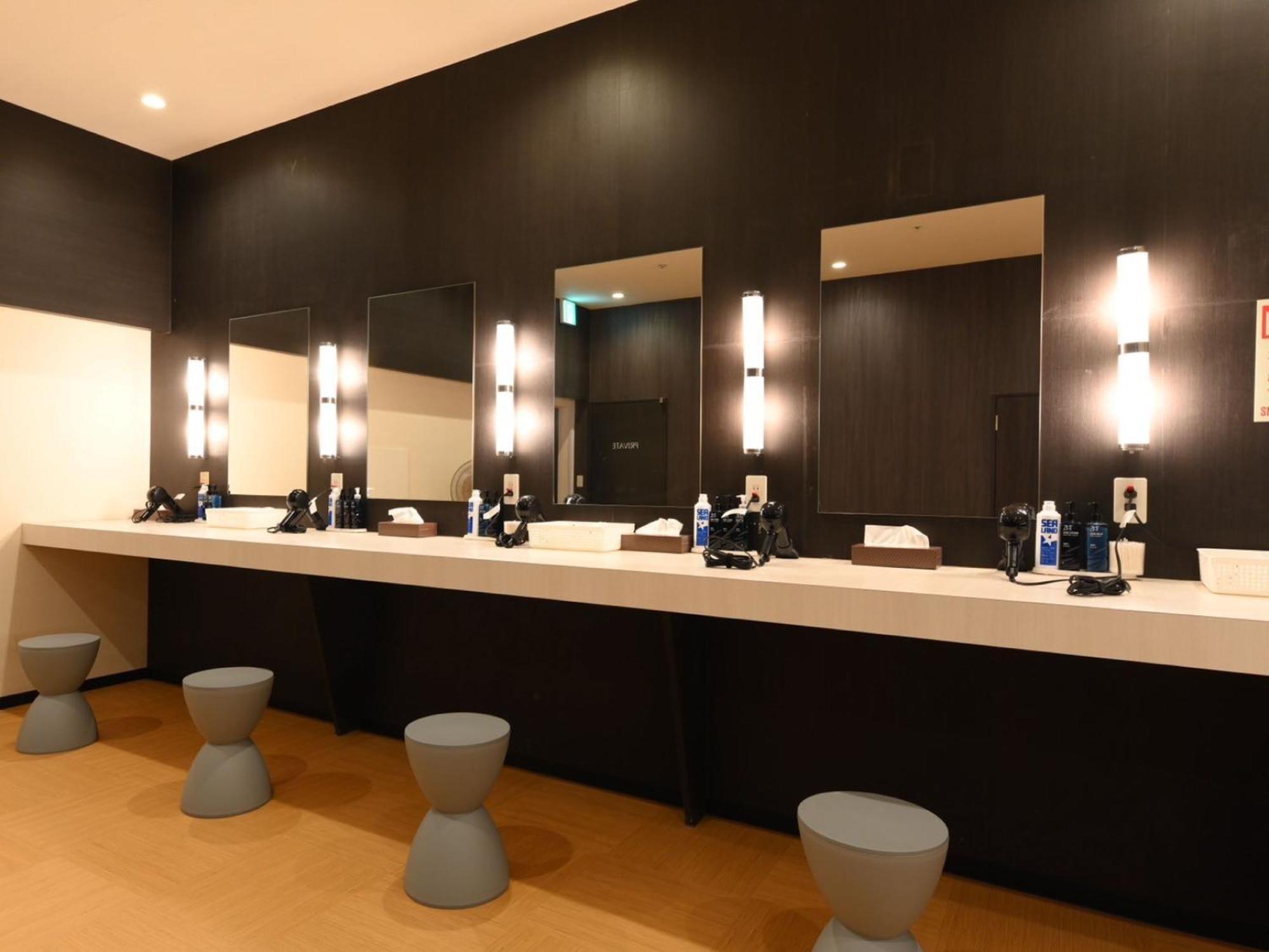 The Centurion Sauna Rest & Male Only 膠囊旅館 *